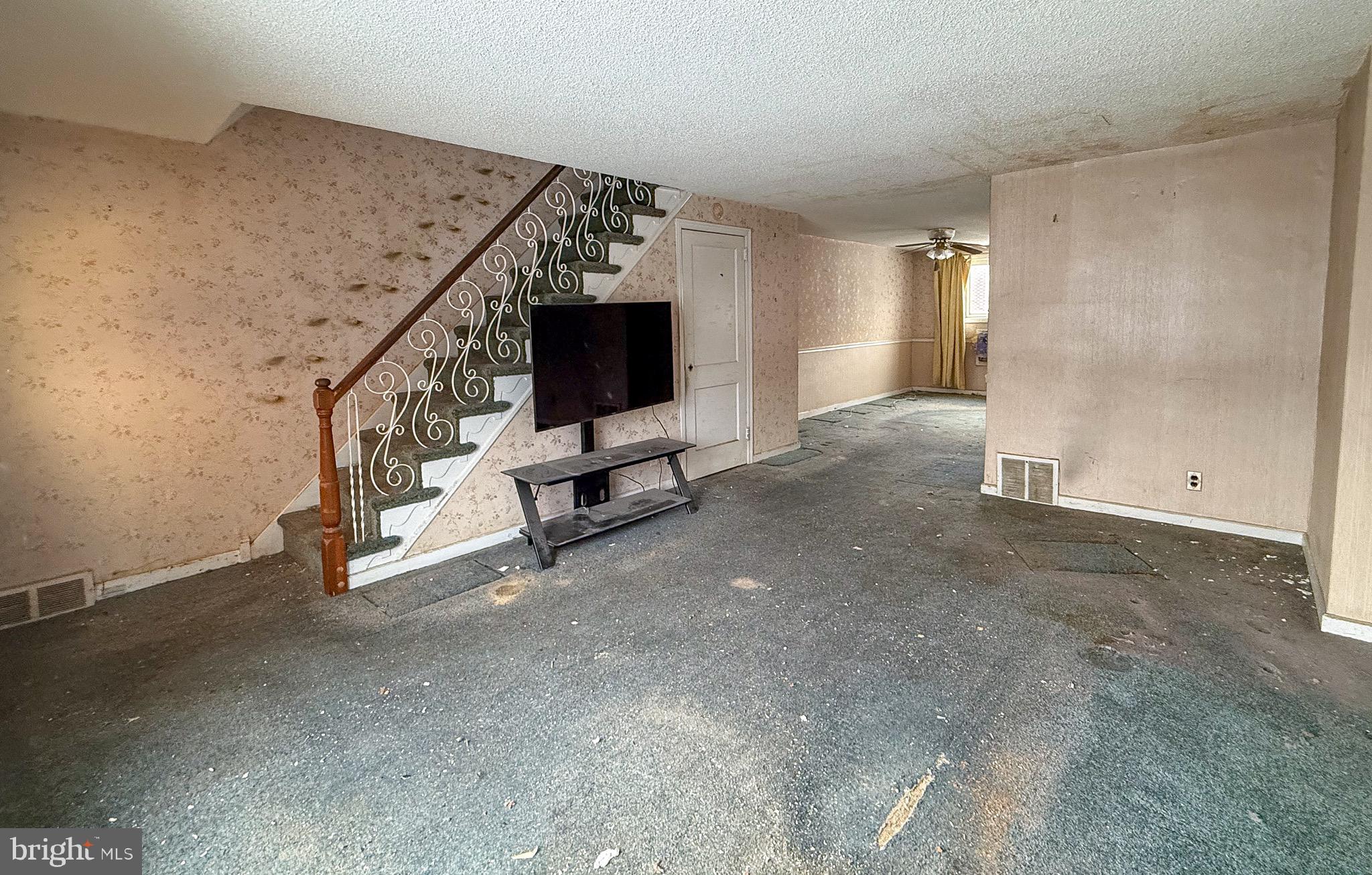 6333 Cottage Street Philadelphia, PA 19135 - Photo 5 of 23 a view of livingroom with flat screen tv