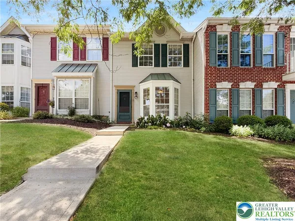 $274,800 | 1978 Willings Lane, Hellertown, PA 18055
