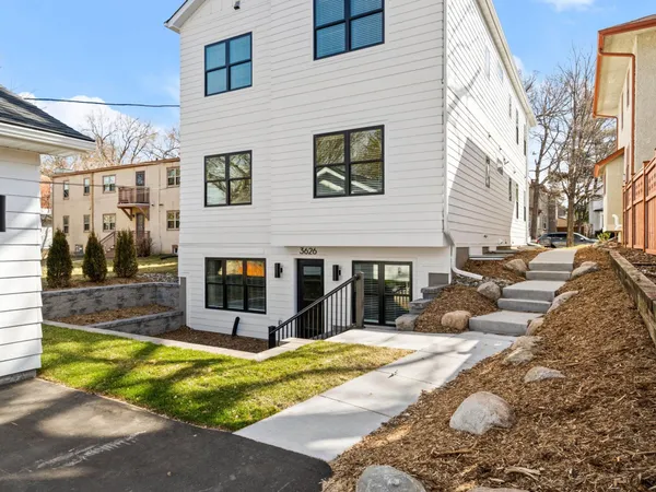 $3,695 | 3630 Colfax Avenue South, Minneapolis, MN 55409