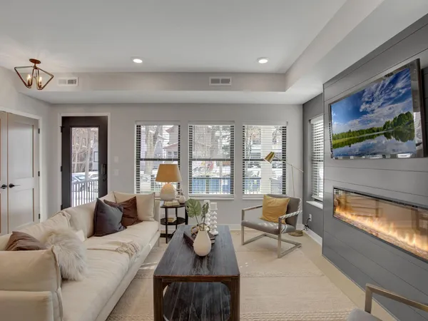 $3,695 | 3630 Colfax Avenue South, Minneapolis, MN 55409