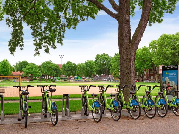 $3,695 | 3630 Colfax Avenue South, Minneapolis, MN 55409