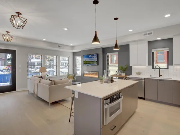 $3,695 | 3630 Colfax Avenue South, Minneapolis, MN 55409