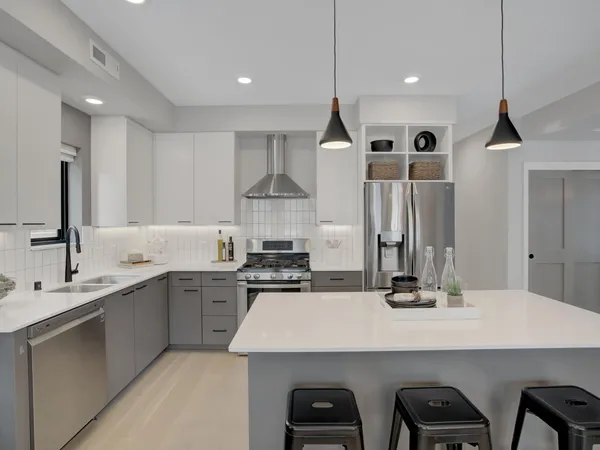 $3,695 | 3630 Colfax Avenue South, Minneapolis, MN 55409