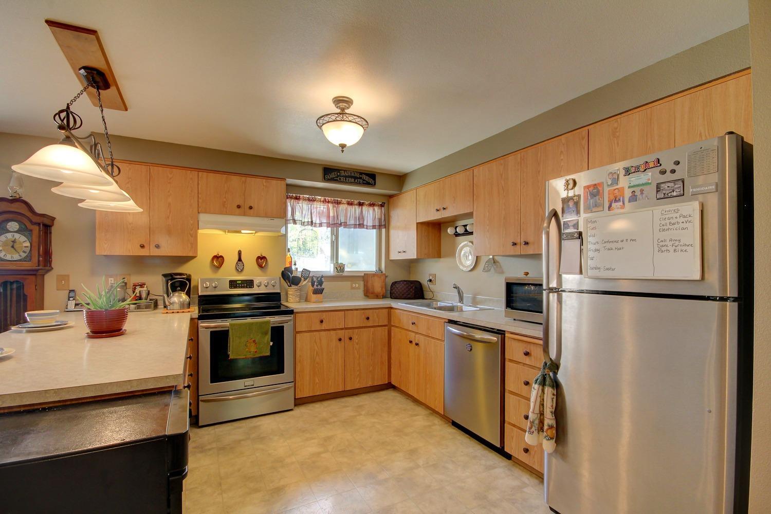 407 Shady Lane Prospect, OR 97536 - Photo 22 of 35 All stainless steel appliances included!