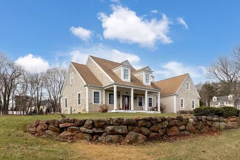 $895,000 | 10 Proud Foot Way, Hanson, MA 02341