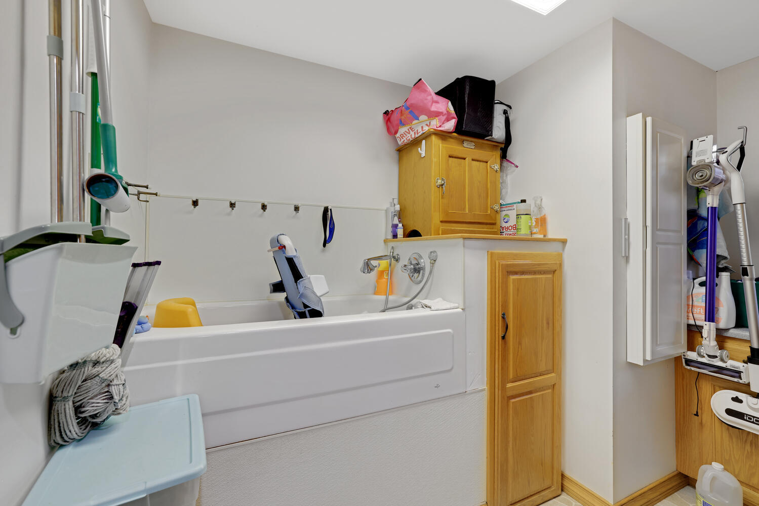 1 River Vly Rnch Road White Heath, IL 61884 - Photo 32 of 66 a utility room with dryer and washer