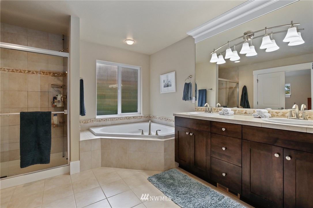 13604 161st Place Southeast Renton, WA 98059 - Photo 17 of 32
