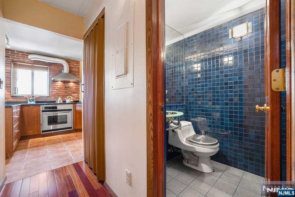 1055 River Road, Unit 905 Edgewater, NJ 07020 - Photo 8 of 26 a bathroom with a toilet and a shower