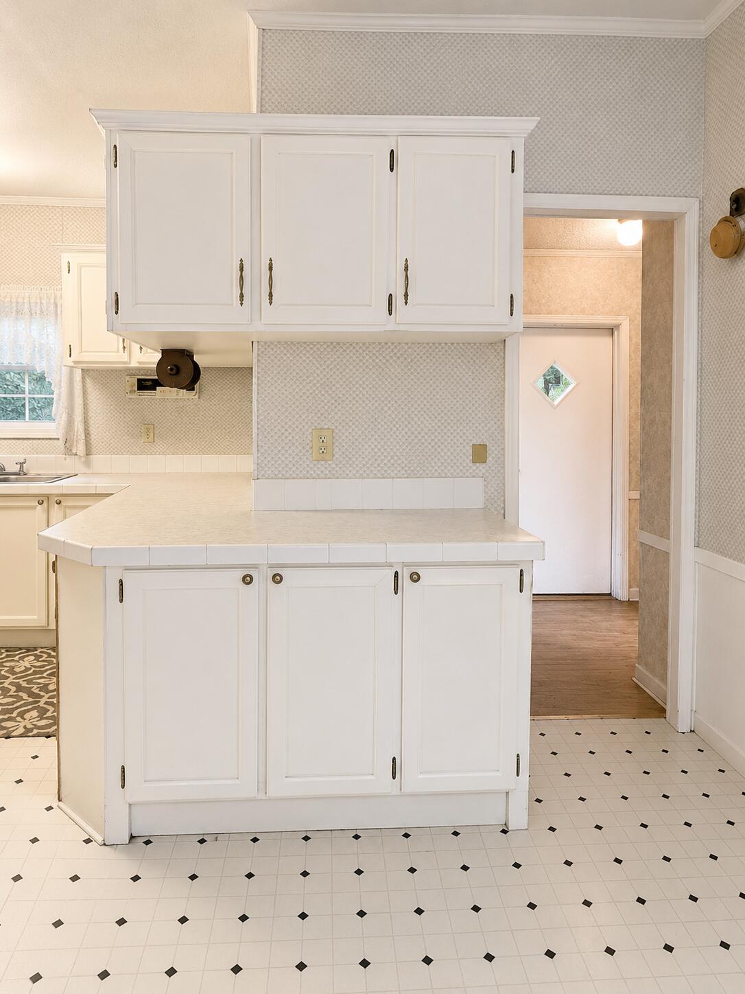 5704 Hunter Road Ooltewah, TN 37363 - Photo 13 of 26 Kitchen/Dinning