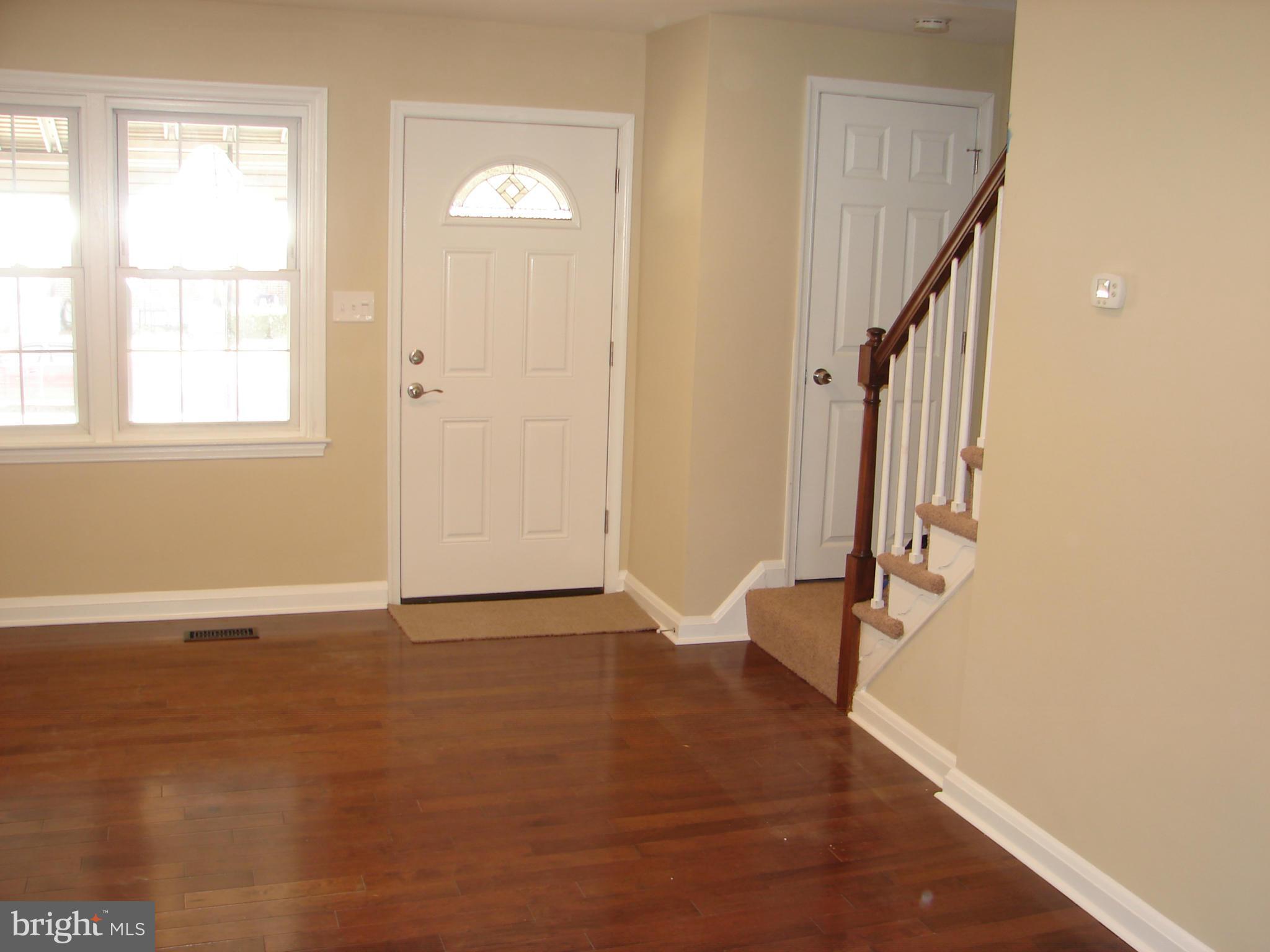 308 Leeanne Road Baltimore, MD 21221 - Photo 12 of 24 Living Room