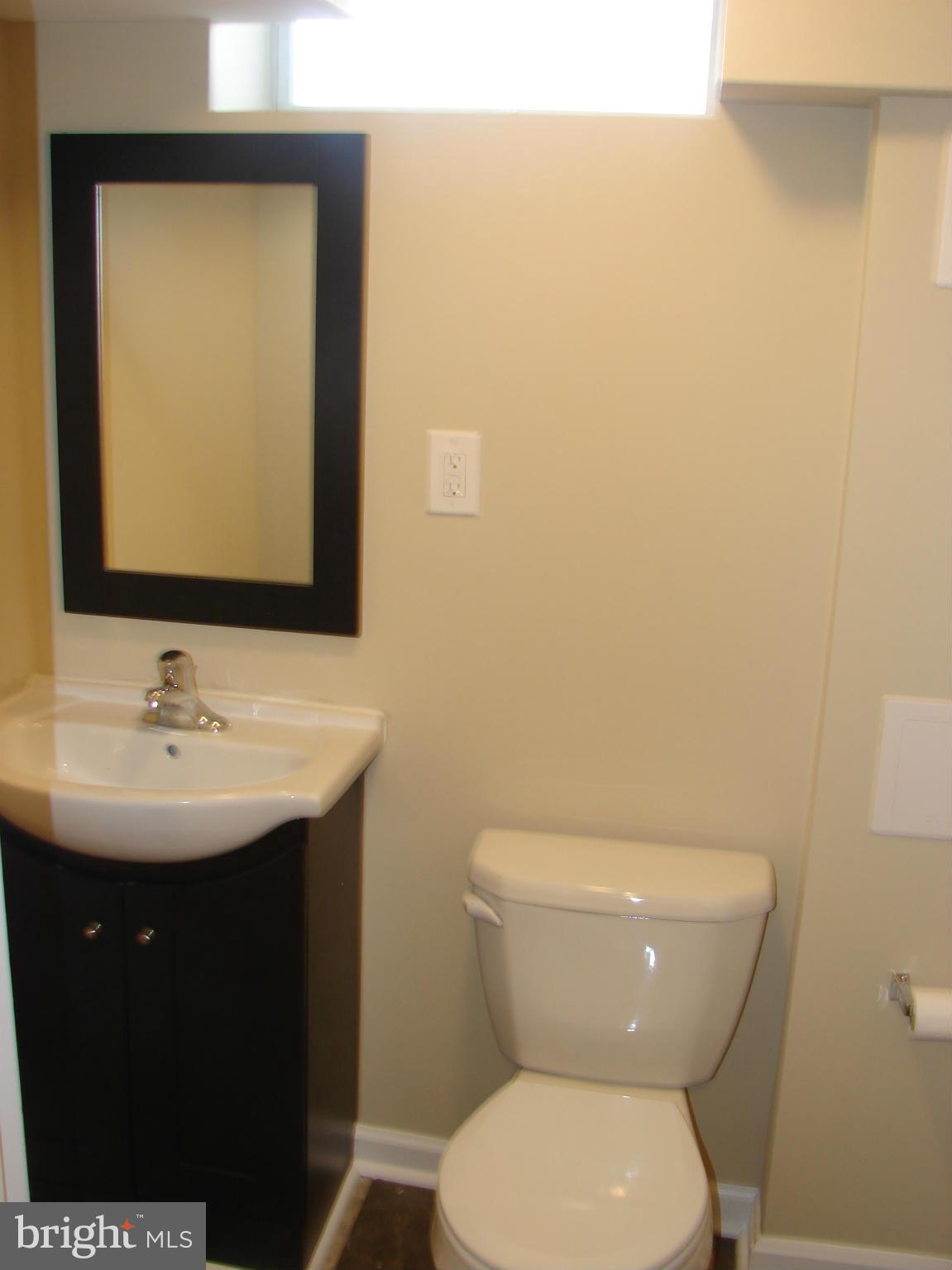 308 Leeanne Road Baltimore, MD 21221 - Photo 16 of 24 Bath