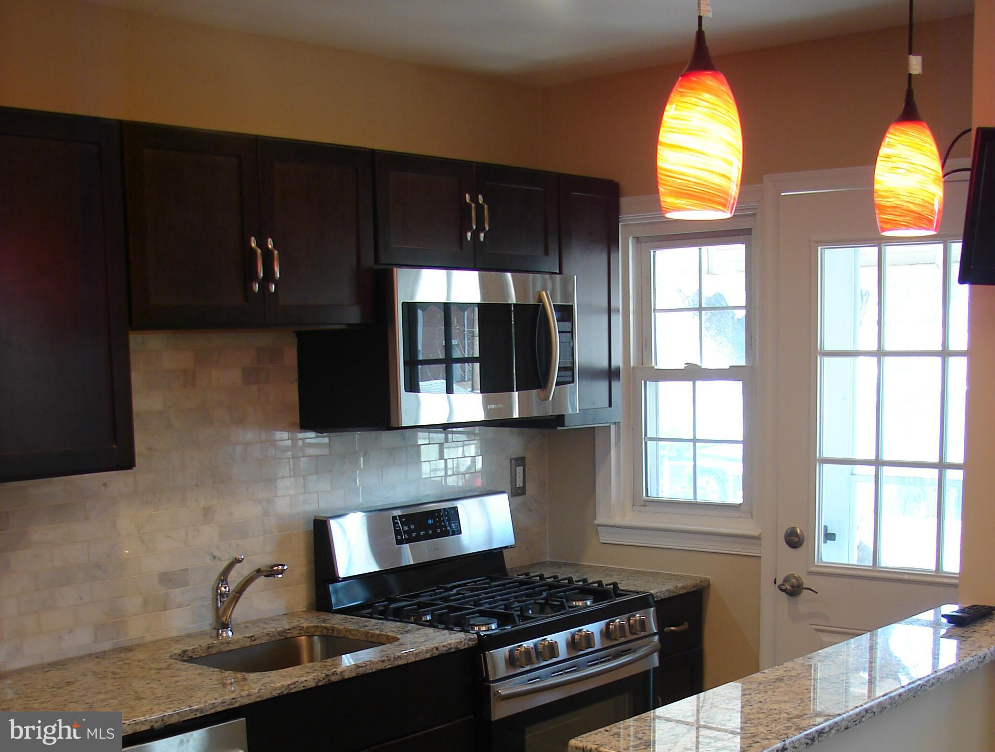 308 Leeanne Road Baltimore, MD 21221 - Photo 3 of 24 Kitchen