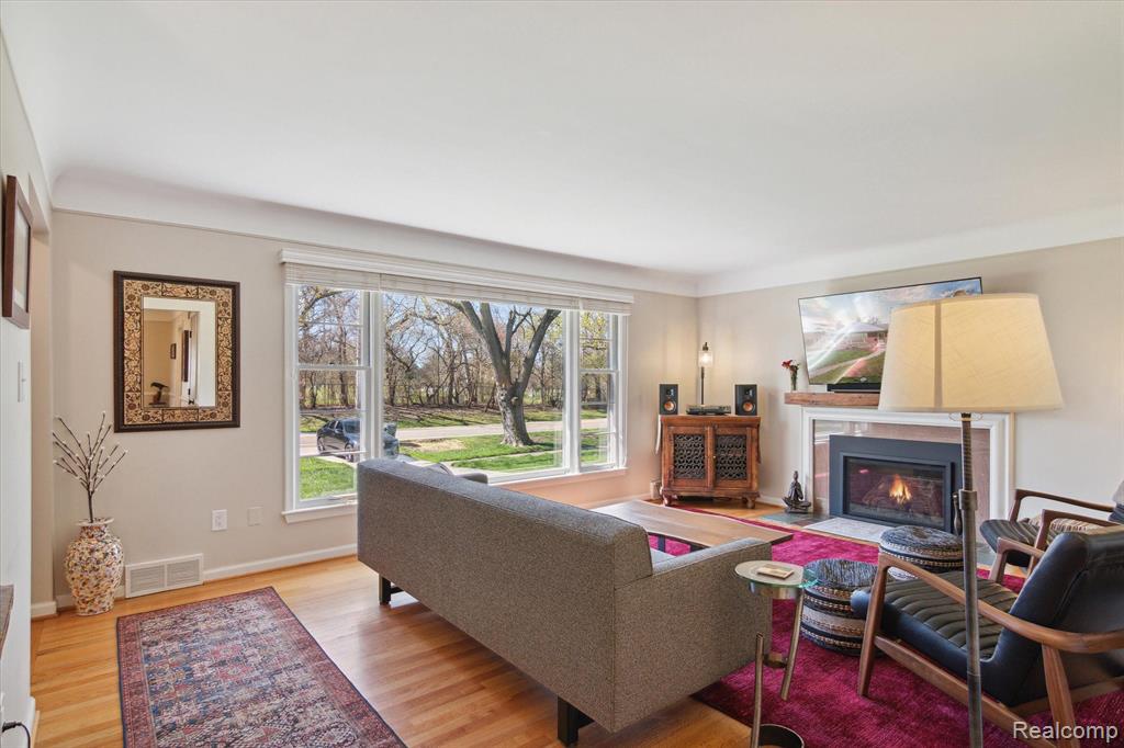 16976 Beverly Road Beverly Hills, MI 48025 - Photo 4 of 30