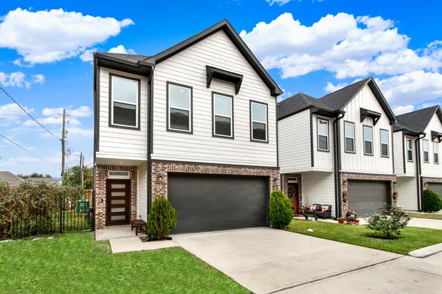 $2,700 | 6635 T C Jester Boulevard, Unit A, Houston, TX 77091