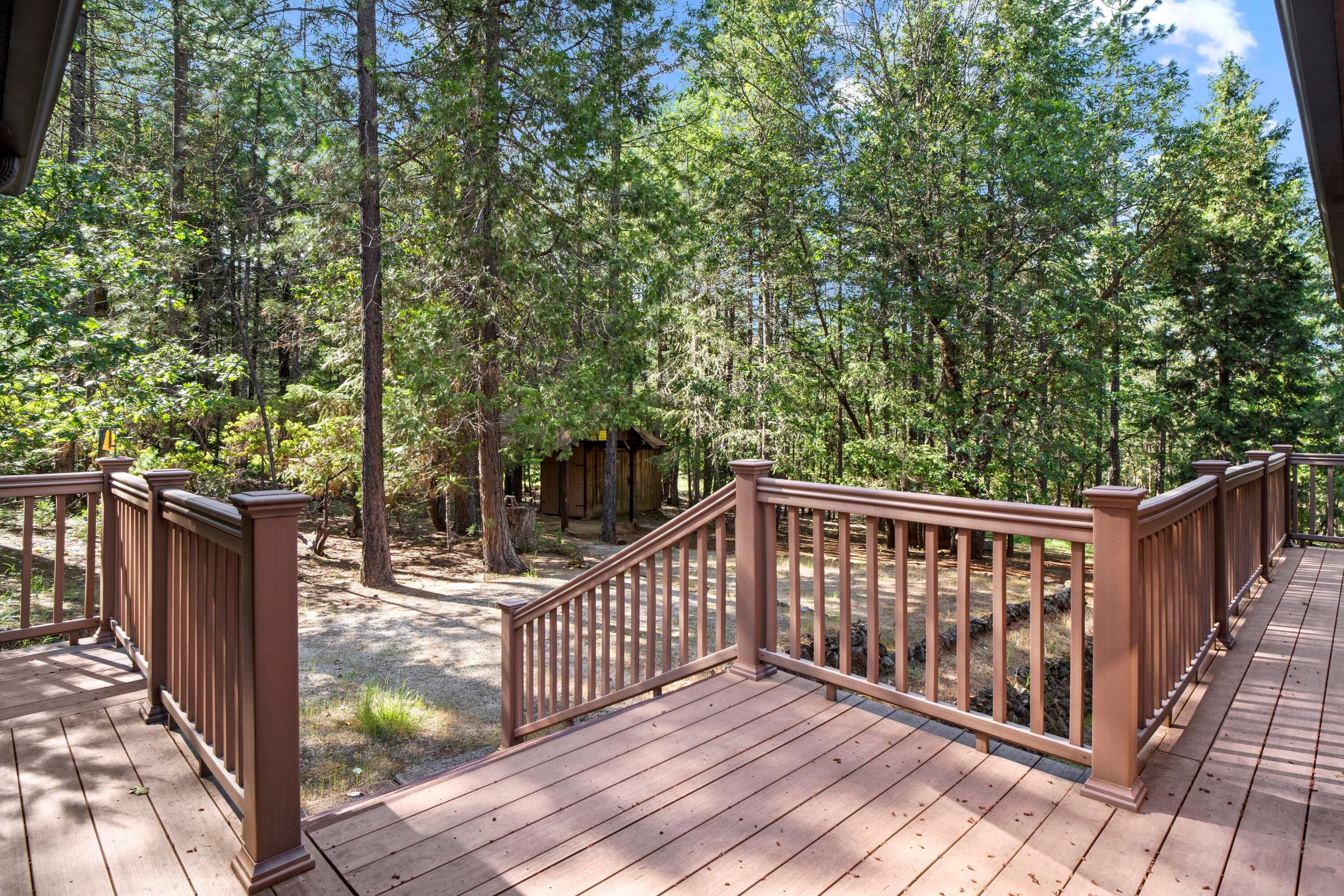2021 Queens Branch Road Rogue River, OR 97537 - Photo 20 of 37 Deck