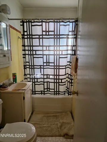 a view of utility room