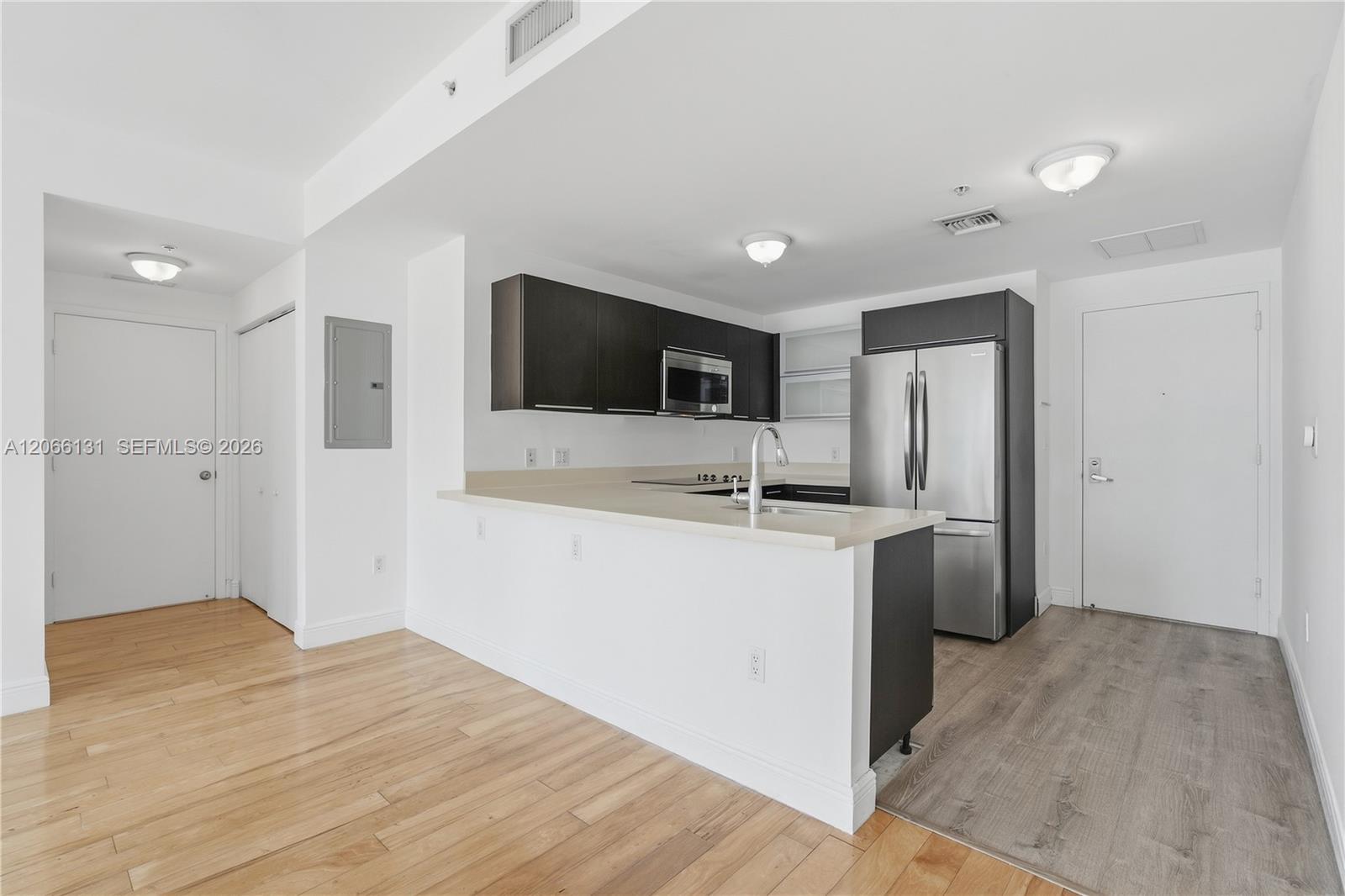 90 Southwest 3rd Street, Unit 1801 Miami, FL 33130 - Photo 13 of 16 Gallery Image 13