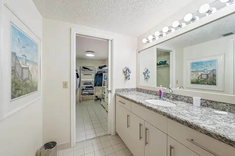 $795,000 | 3970 North Ocean Drive, Unit 6, Singer Island, FL 33404