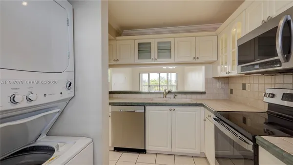 $2,300 | 10155 Northwest 9th St Circle, Unit 4401, Miami, FL 33172