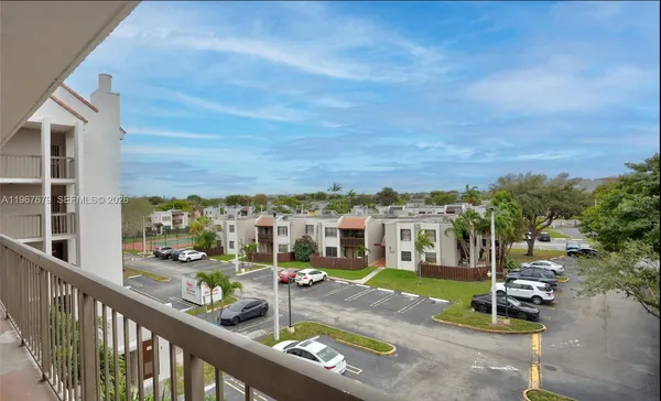 $2,300 | 10155 Northwest 9th St Circle, Unit 4401, Miami, FL 33172