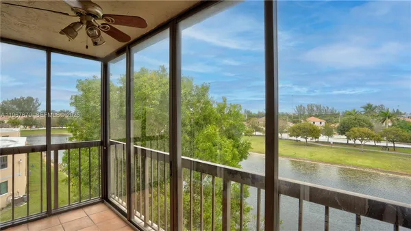 $2,300 | 10155 Northwest 9th St Circle, Unit 4401, Miami, FL 33172