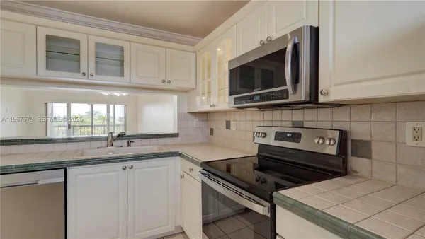 $2,300 | 10155 Northwest 9th St Circle, Unit 4401, Miami, FL 33172