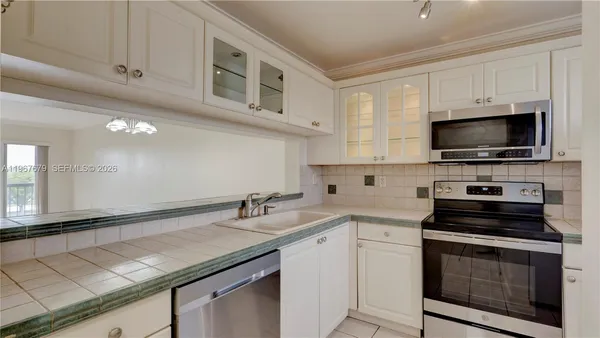 $2,300 | 10155 Northwest 9th St Circle, Unit 4401, Miami, FL 33172