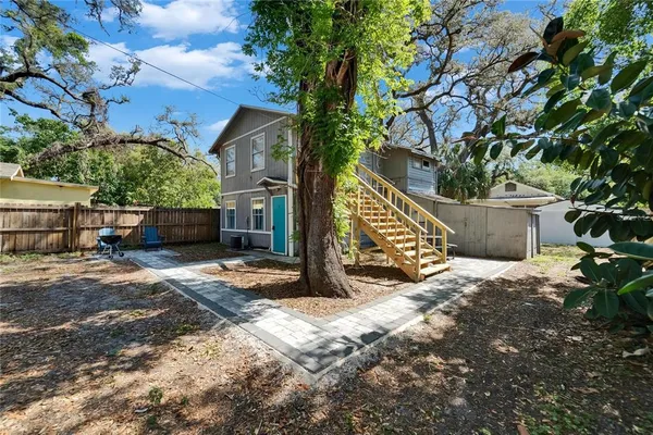 a view of a house with a yard