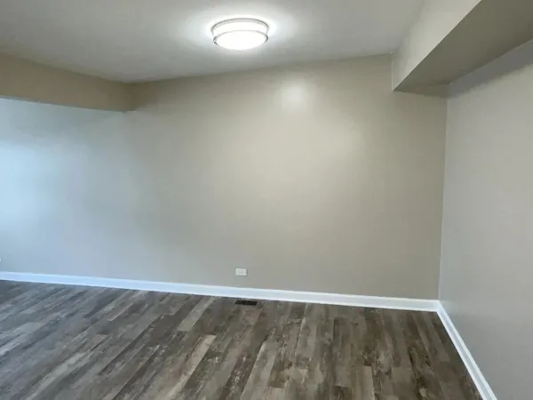 $2,250 | 7609 Bristol Lane, Unit E, Hanover Park, IL 60133