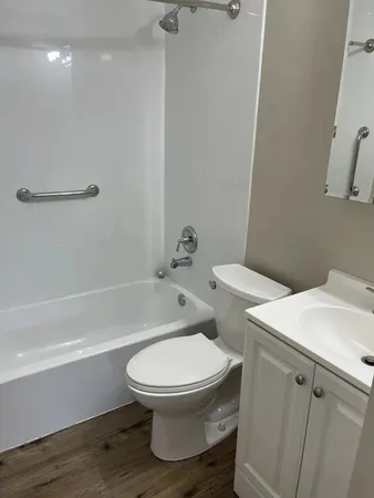 $2,250 | 7609 Bristol Lane, Unit E, Hanover Park, IL 60133