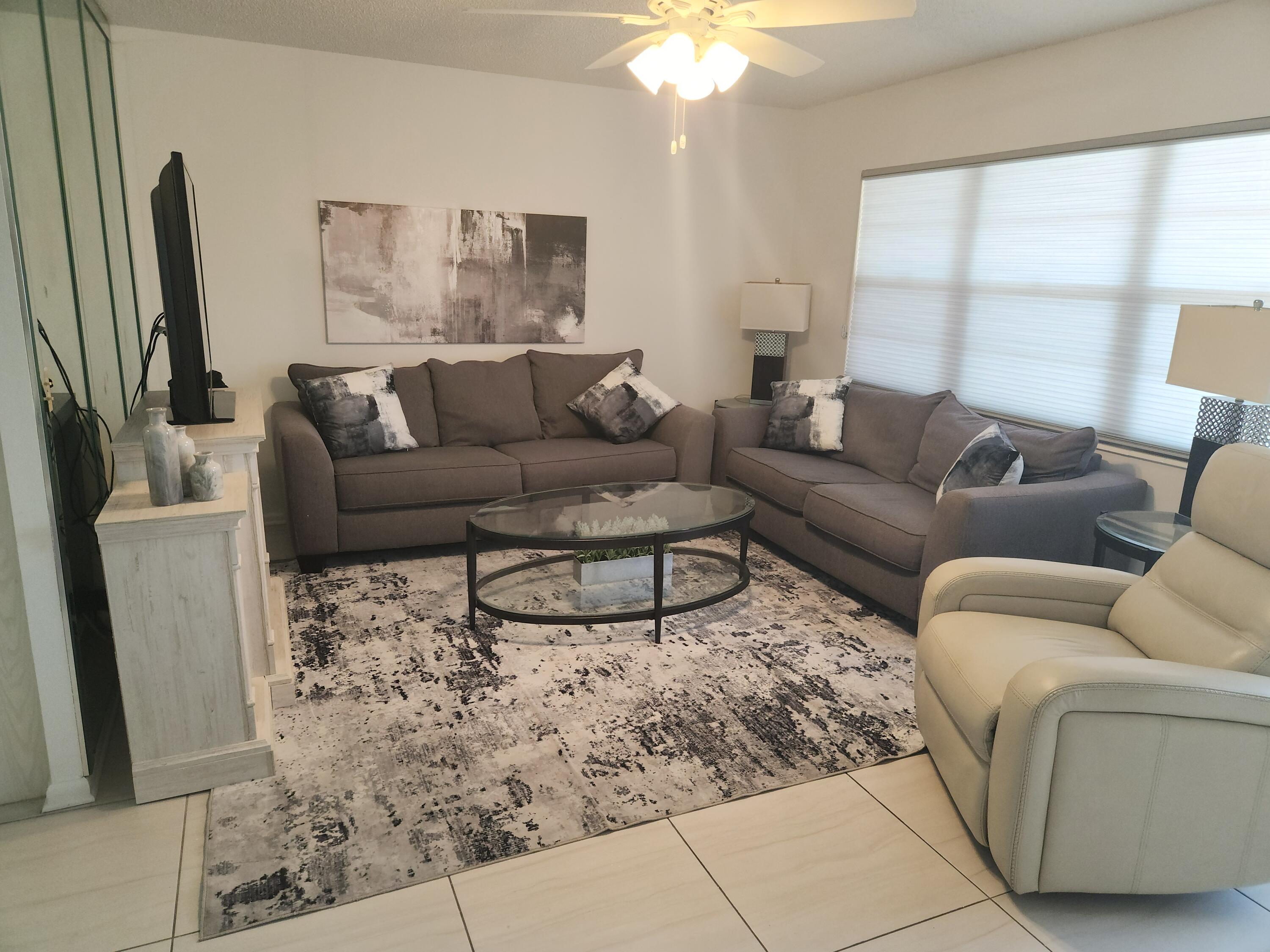 3059 Ainslie Drive, Unit D Boca Raton, FL 33434 - Photo 6 of 35 Livingroom
