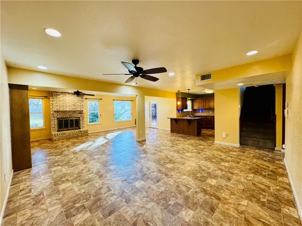 $2,500 | 206 Ghent Place, Portland, TX 78374