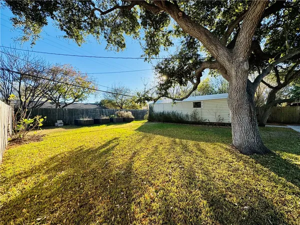 $2,500 | 206 Ghent Place, Portland, TX 78374
