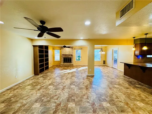 $2,500 | 206 Ghent Place, Portland, TX 78374