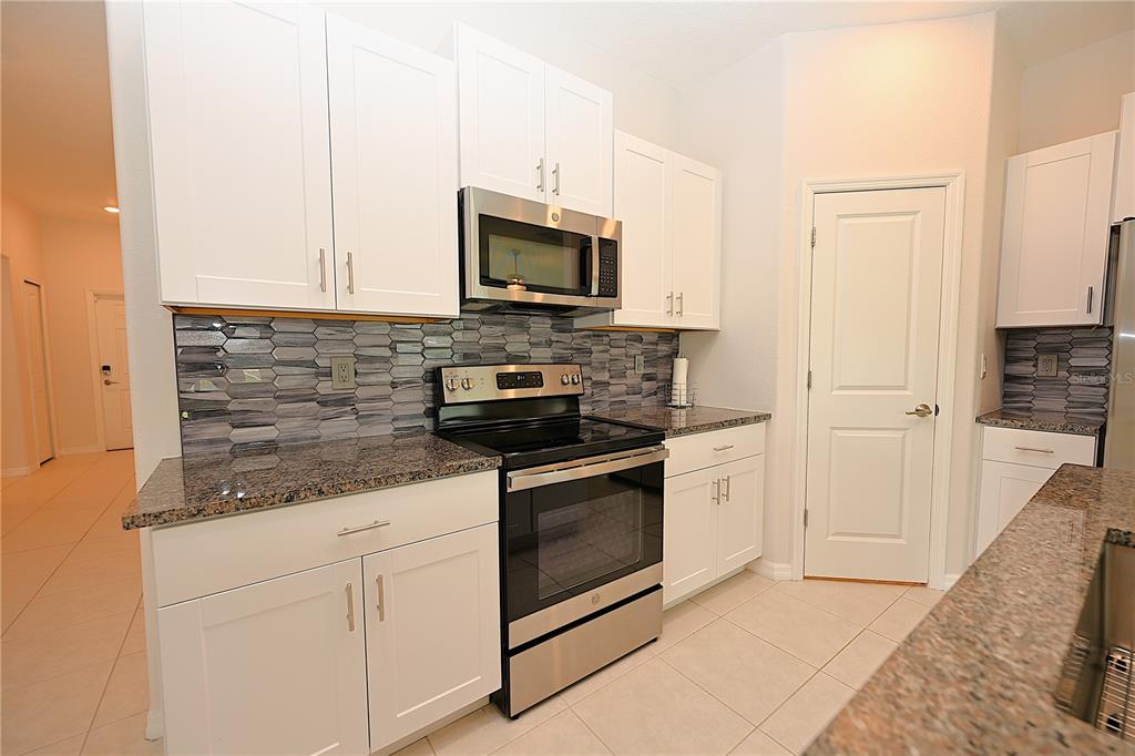 4316 Trotters Way Lakeland, FL 33801 - Photo 8 of 38