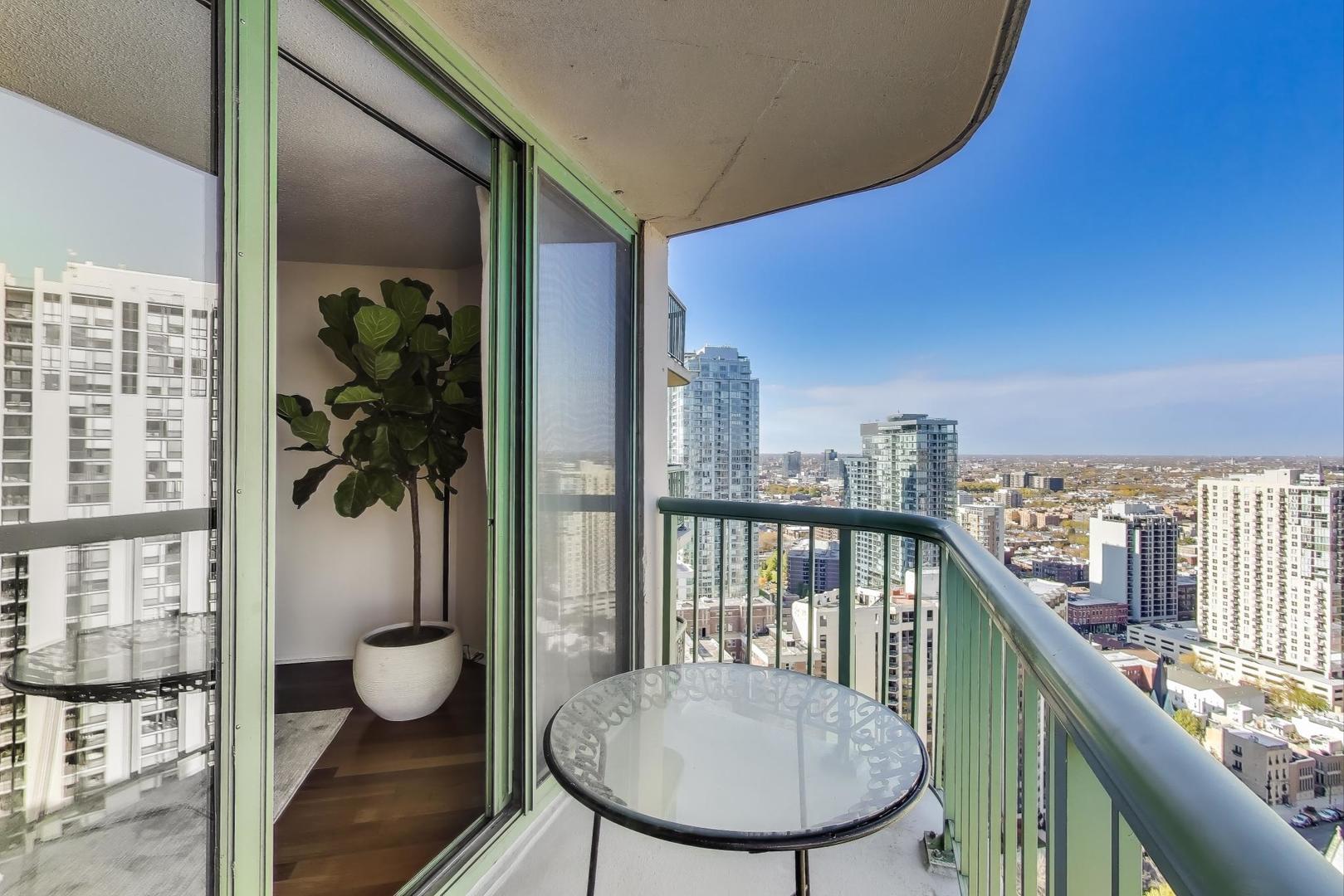 111 West Maple Street, Unit 2803 Chicago, IL 60610 - Photo 16 of 36