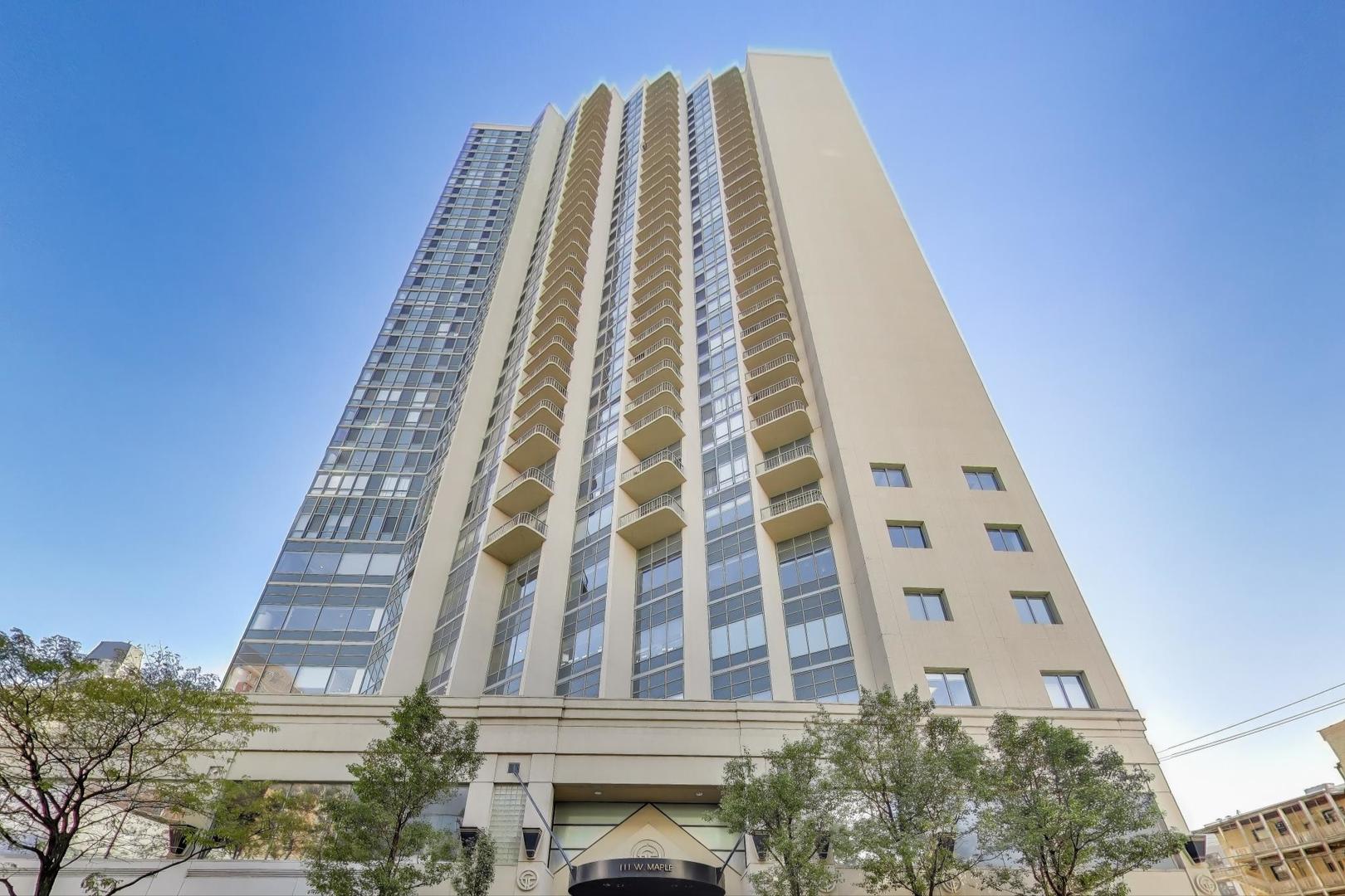 111 West Maple Street, Unit 2803 Chicago, IL 60610 - Photo 34 of 36 front view of a building