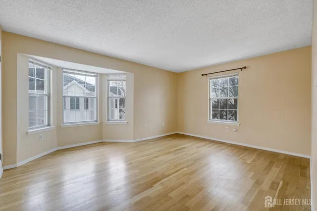 $2,300 | 318 Wimbeldon Court, North Brunswick, NJ 08902