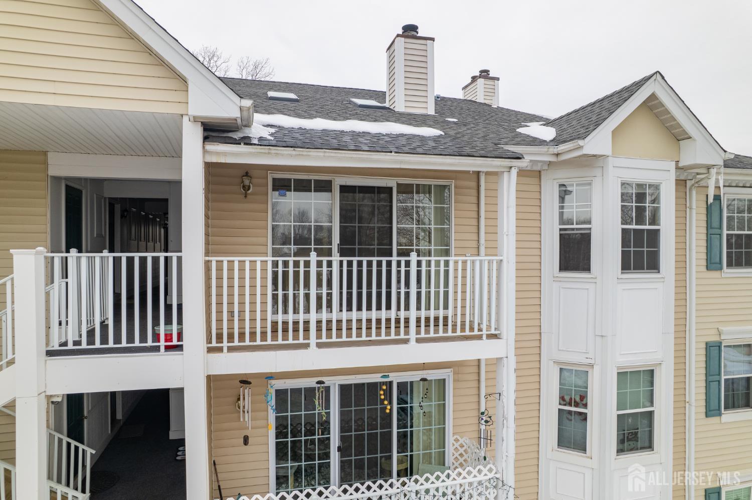 318 Wimbeldon Court North Brunswick, NJ 08902 - Photo 2 of 18