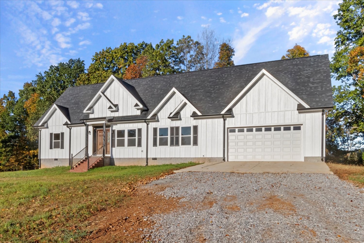 975 Weakley Creek Road Lawrenceburg, TN 38464 - Photo 2 of 49 a view of a house with a garden