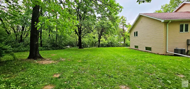 $215,000 | 1 Wherry Drive, Putnam, IL 61560