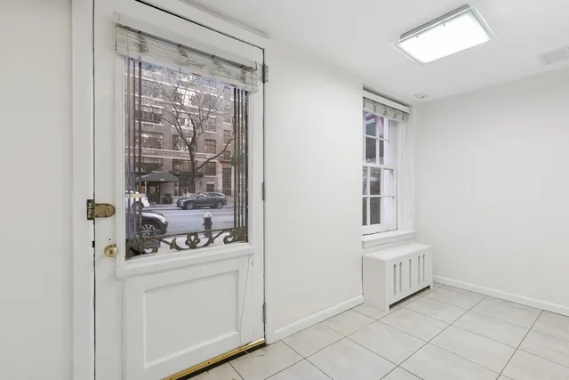 $595,000 | 340 East 72nd Street, Unit 1N | Lenox Hill