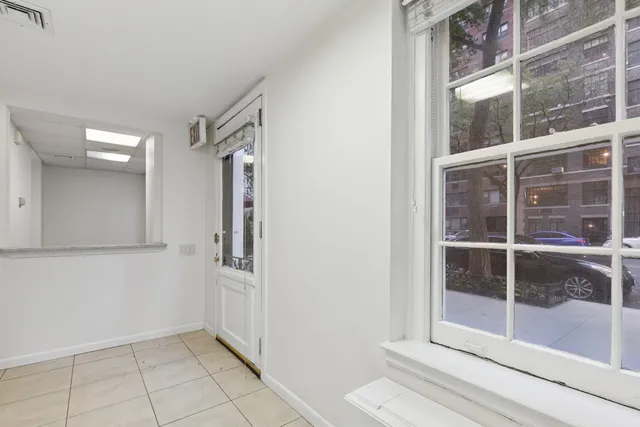 $595,000 | 340 East 72nd Street, Unit 1N | Lenox Hill