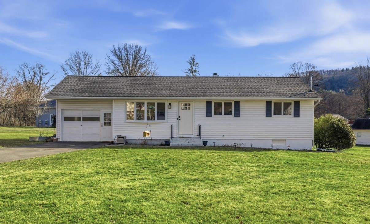 412 Payne Road Endicott, NY 13760 - Photo 2 of 27