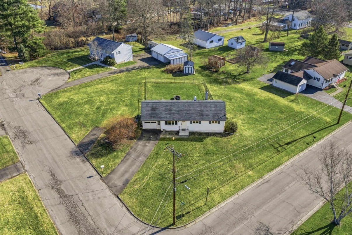 412 Payne Road Endicott, NY 13760 - Photo 4 of 27