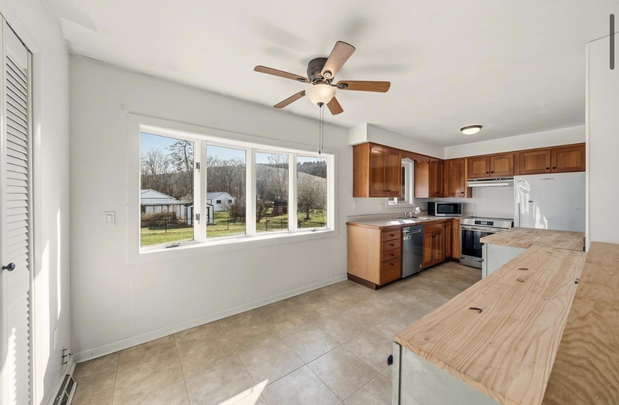 412 Payne Road Endicott, NY 13760 - Photo 10 of 27