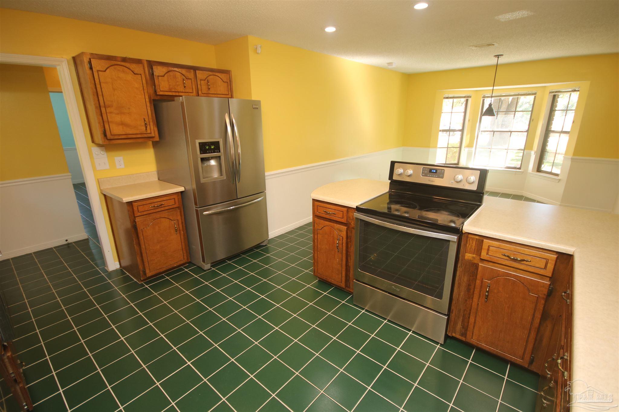 5464 Rowe Trail Pace, FL 32571 - Photo 24 of 50 range with convection & self cleaning oven.