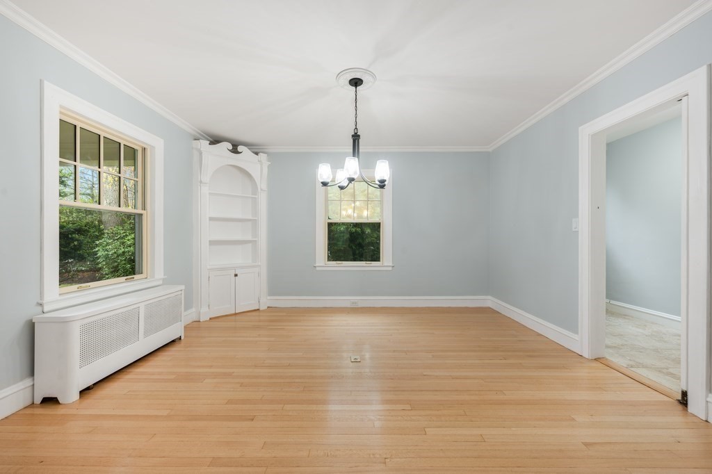 320 Quinobequin Road Newton, MA 02468 - Photo 6 of 37