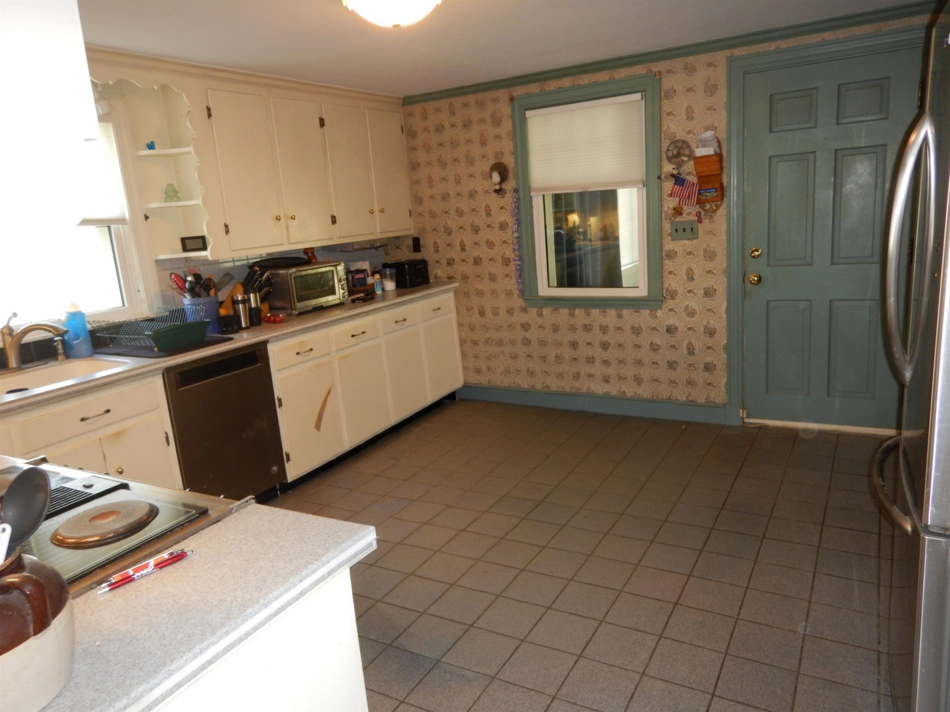 180 Birchwood Road Manchester, NH 03104 - Photo 11 of 18 Gallery Image 11