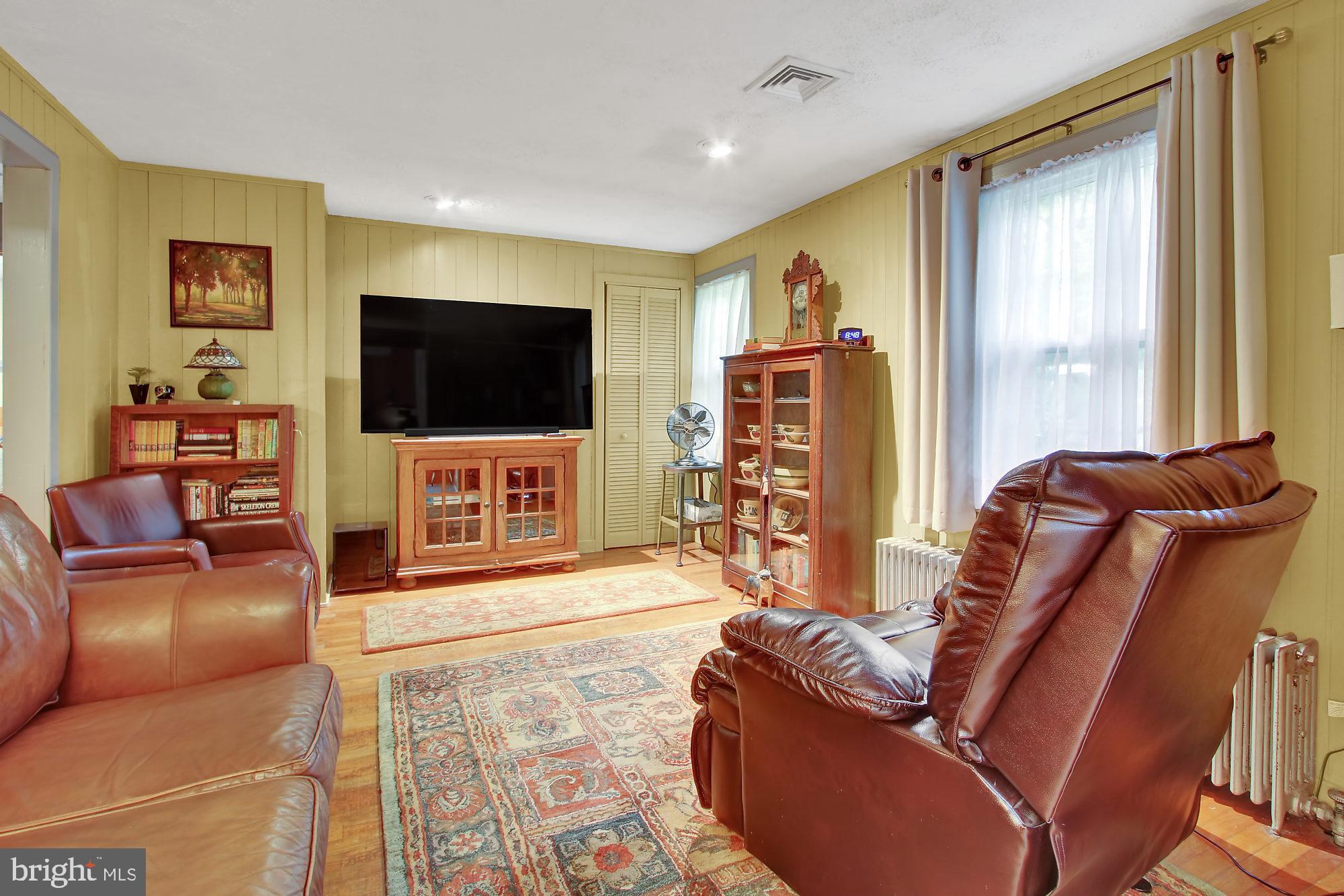 911 Locust Grove Road Middletown, PA 17057 - Photo 8 of 25 Living Room
